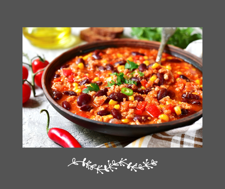 Chili con carne maison sur riz mexicain & croustilles de maïs