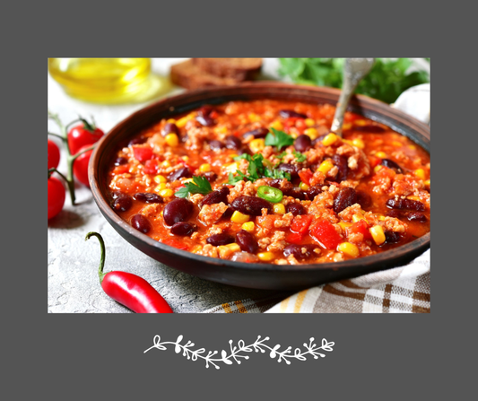 Chili con carne maison sur riz mexicain & croustilles de maïs
